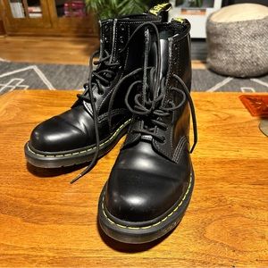 DR MARTENS 1460 SMOOTH LEATHER LACE UP BOOTS